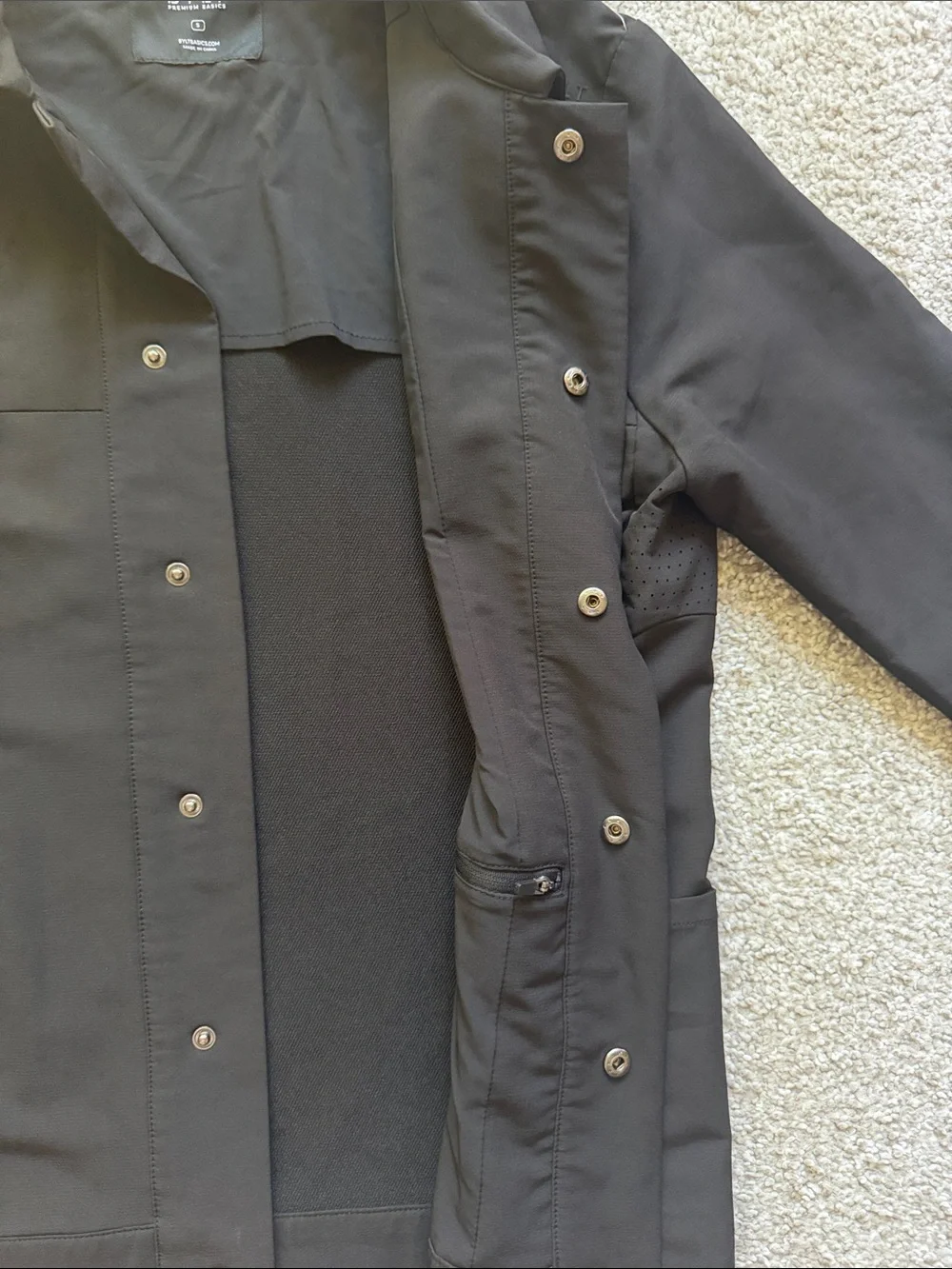 BYLT Basics minimalist black